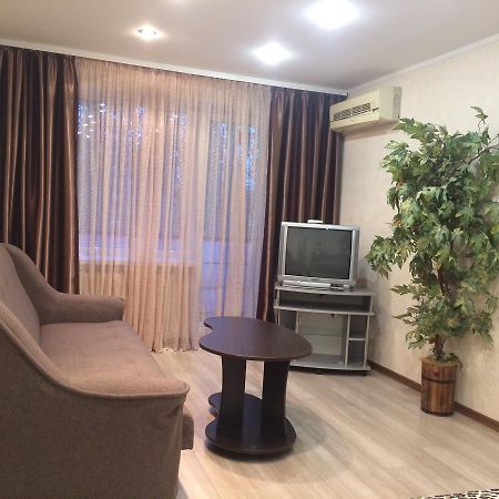 Appartamento Проспект Металлургов 9 Kryvyj Rih Esterno foto