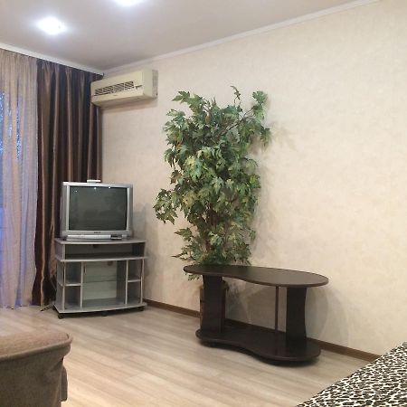 Appartamento Проспект Металлургов 9 Kryvyj Rih Esterno foto