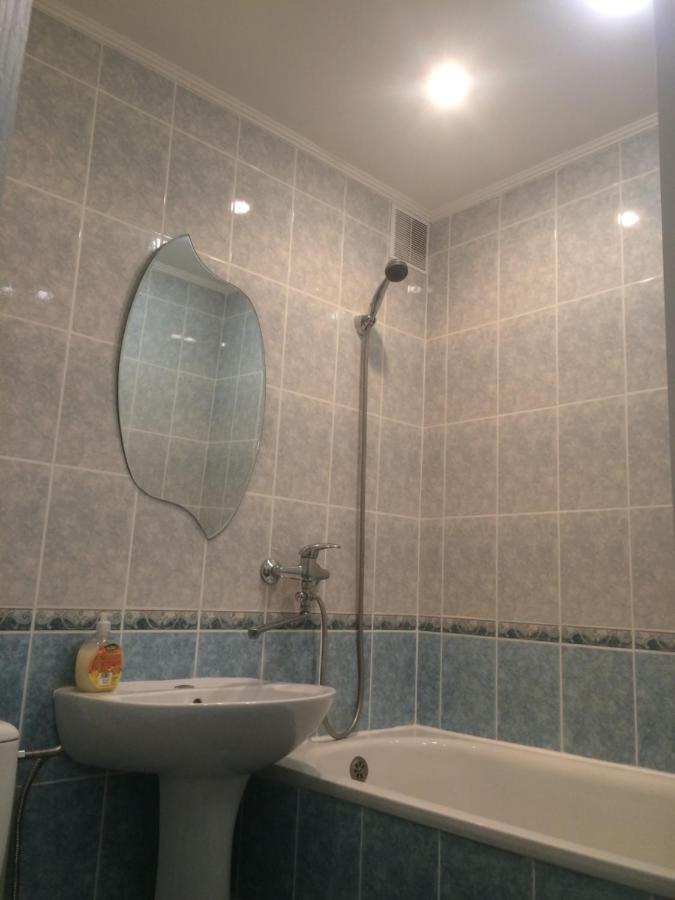 Appartamento Проспект Металлургов 9 Kryvyj Rih Esterno foto