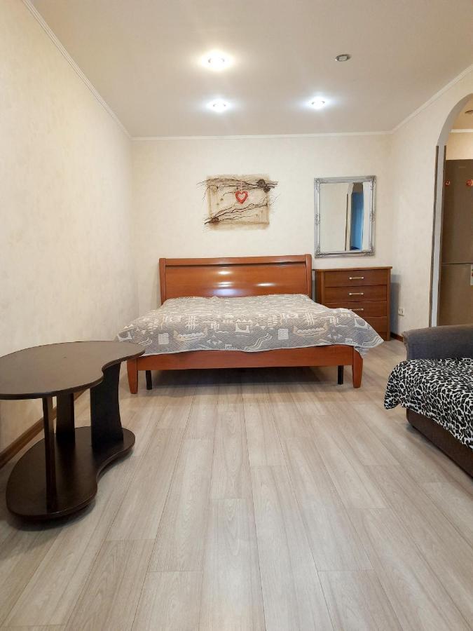 Appartamento Проспект Металлургов 9 Kryvyj Rih Esterno foto