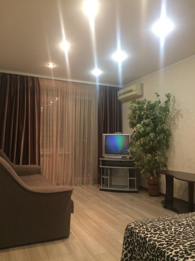 Appartamento Проспект Металлургов 9 Kryvyj Rih Esterno foto